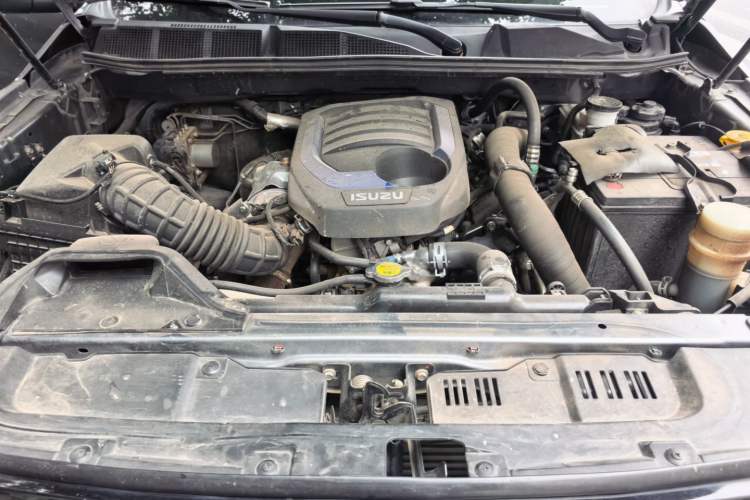 Used Isuzu D-MAX 2021 1.9T Automatic 4x4 Diesel Global Huan Dong RZ4E Engine Bay