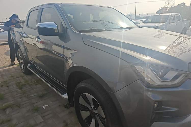 Used Isuzu D-MAX 2021 1.9T Automatic 4x4 Diesel Global Huan Dong RZ4E Front Right 45 Deg