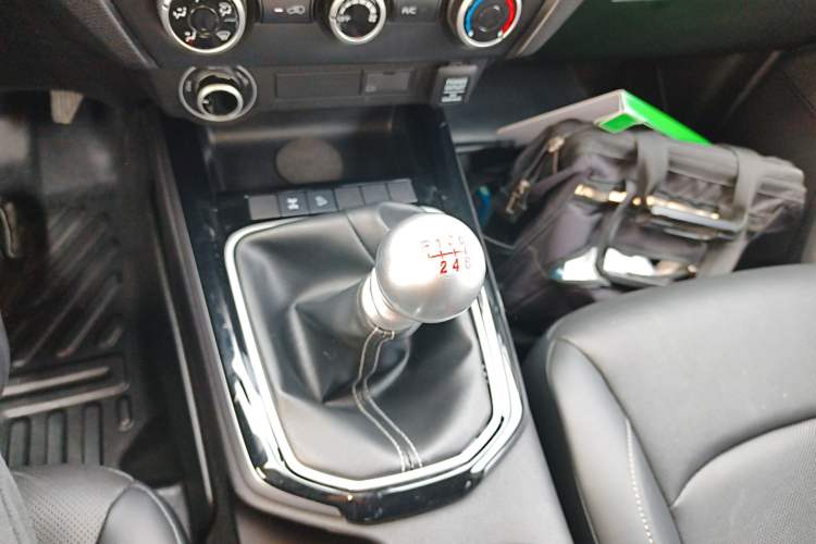 Used Isuzu D-MAX 2021 1.9T Manual 4x4 Diesel Global Dynamic RZ4E Gear Lever