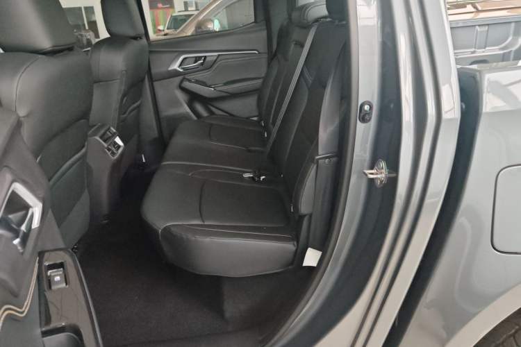 Used Isuzu D-MAX 2021 1.9T Automatic 4x4 Diesel Global Changle Leading RZ4E Interior 1