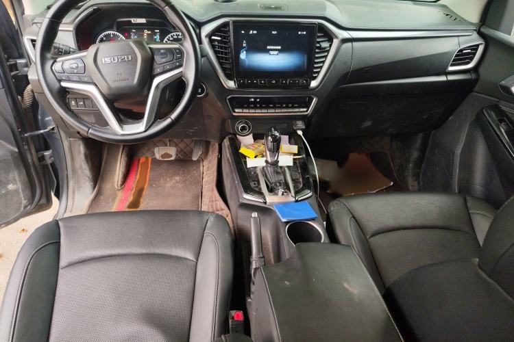 Used Isuzu D-MAX 2021 1.9T Automatic 4x4 Diesel Global Huan Dong RZ4E Interior 2