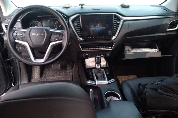 Used Isuzu D-MAX 2021 1.9T Automatic All-Wheel Drive Diesel Global Leading RZ4E Interior 2