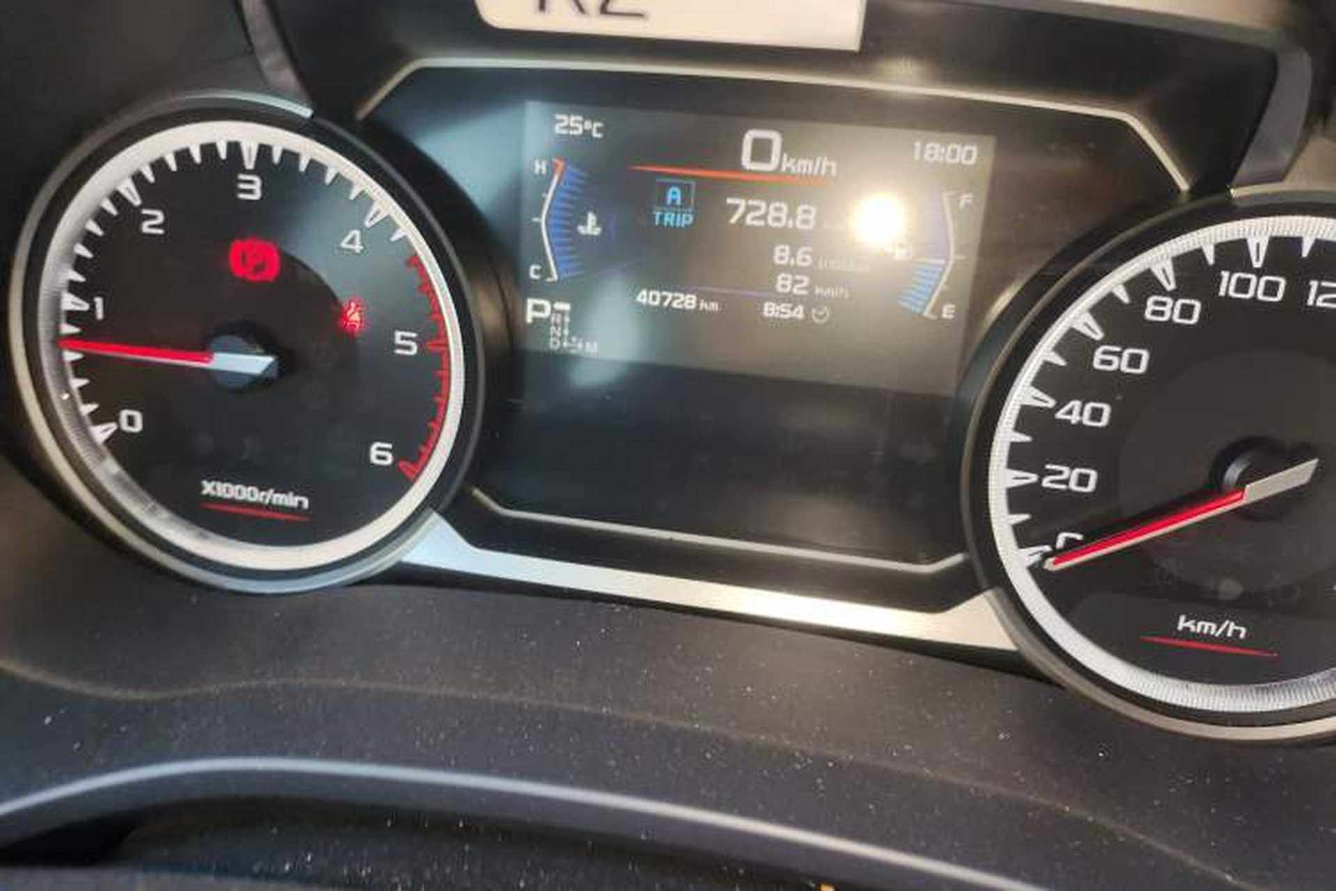 Used Isuzu D-MAX 2021 1.9T Automatic 4x4 Diesel Global Huan Dong RZ4E Odometer Close Up