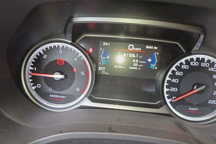 Used Isuzu D-MAX 2021 1.9T Automatic 4x4 Diesel Global Huan Dong RZ4E Odometer Close Up