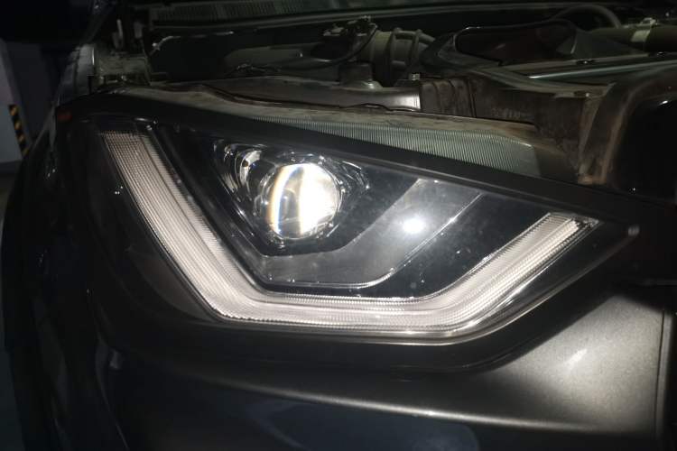 Used Isuzu D-MAX 2021 1.9T Automatic 4x4 Diesel Global Changle Leading RZ4E Right Front Headlight