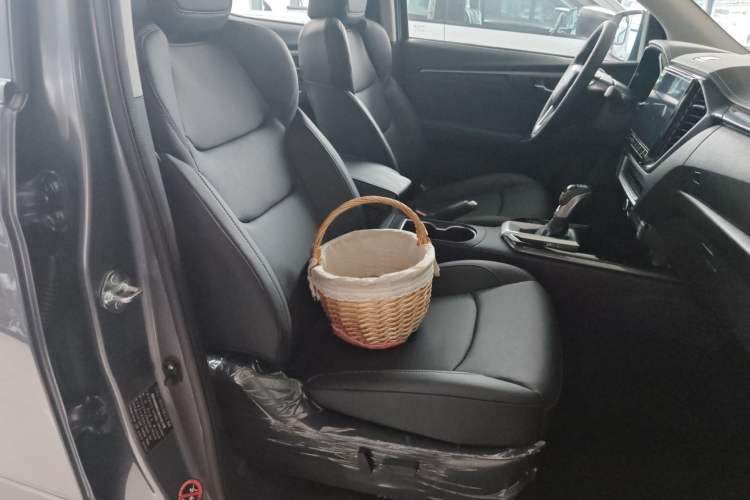 Used Isuzu D-MAX 2021 1.9T Automatic 4x4 Diesel Global Changle Leading RZ4E Right Front Seat