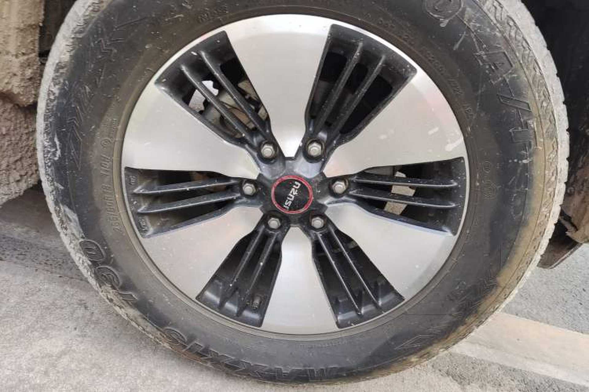 Used Isuzu D-MAX 2021 1.9T Automatic 4x4 Diesel Global Huan Dong RZ4E Right Front Wheel Hub