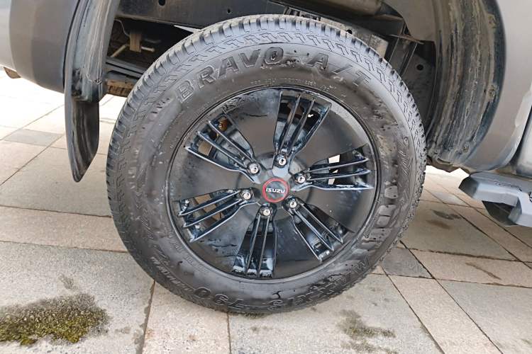Used Isuzu D-MAX 2021 1.9T Manual 4x4 Diesel Global Dynamic RZ4E Right Rear Wheel Hub