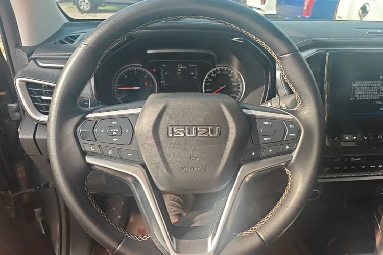 Used Isuzu D-MAX 2021 1.9T Automatic 4x4 Diesel Global Huan Dong RZ4E Steering Wheel