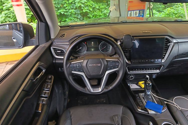 Used Isuzu D-MAX 2021 1.9T Automatic 4x4 Diesel Global Huan Dong RZ4E Steering Wheel