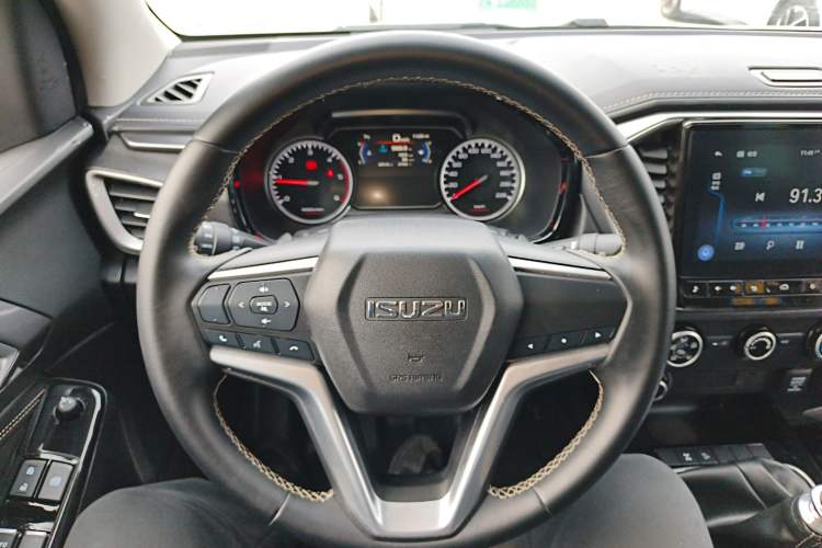 Used Isuzu D-MAX 2021 1.9T Manual 4x4 Diesel Global Dynamic RZ4E Steering Wheel