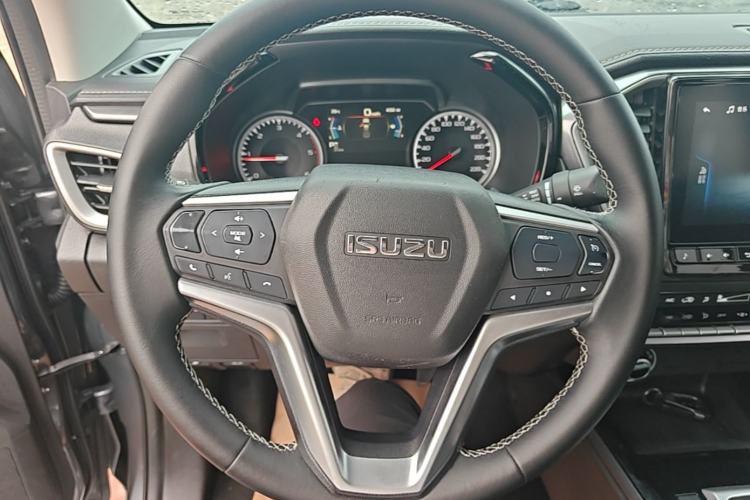 Used Isuzu D-MAX 2021 1.9T Automatic 4x4 Diesel Global Huan Dong RZ4E Steering Wheel