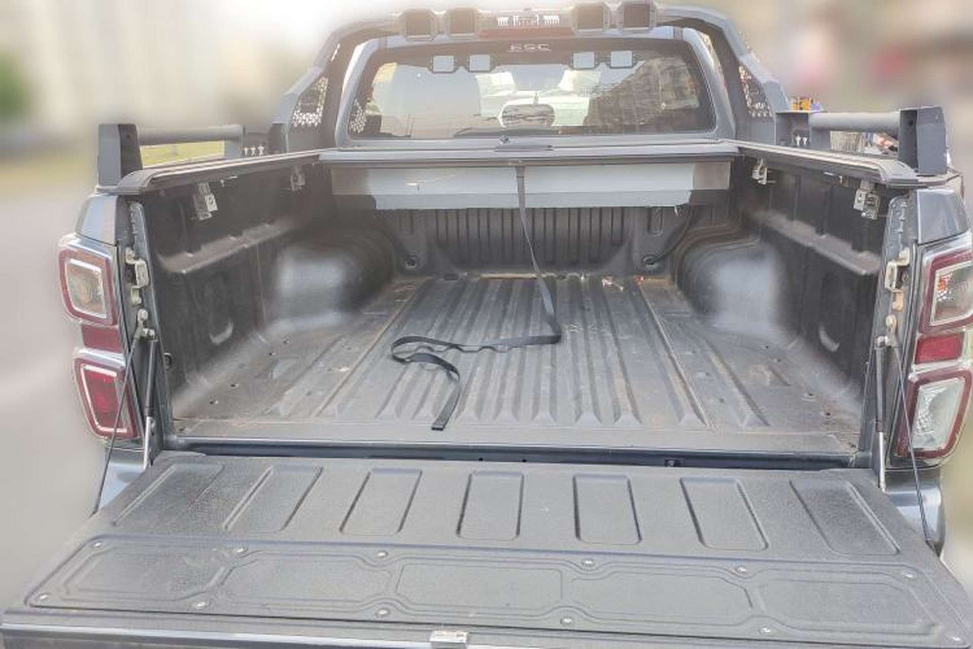 Used Isuzu D-MAX 2021 1.9T Automatic 4x4 Diesel Global Huan Dong RZ4E Trunk
