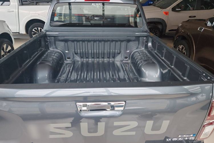Used Isuzu D-MAX 2021 1.9T Automatic 4x4 Diesel Global Changle Leading RZ4E Trunk