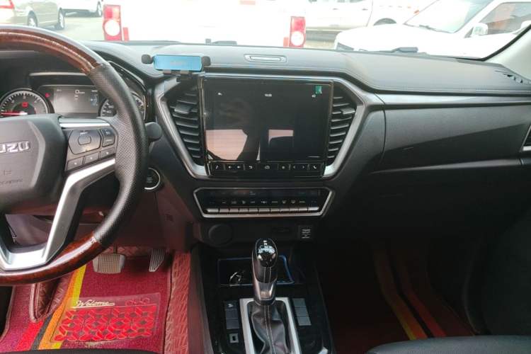 Used Isuzu D-MAX 2021 1.9T Automatic 2WD Diesel Global Bold RZ4E Audio And AC Panel