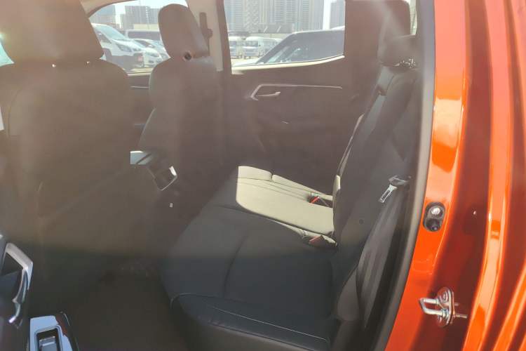 Used Isuzu D-MAX 2021 1.9T Automatic 4x4 Diesel Global Huan Dong RZ4E Interior 1