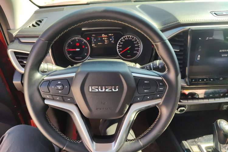 Used Isuzu D-MAX 2021 1.9T Automatic 4x4 Diesel Global Huan Dong RZ4E Steering Wheel