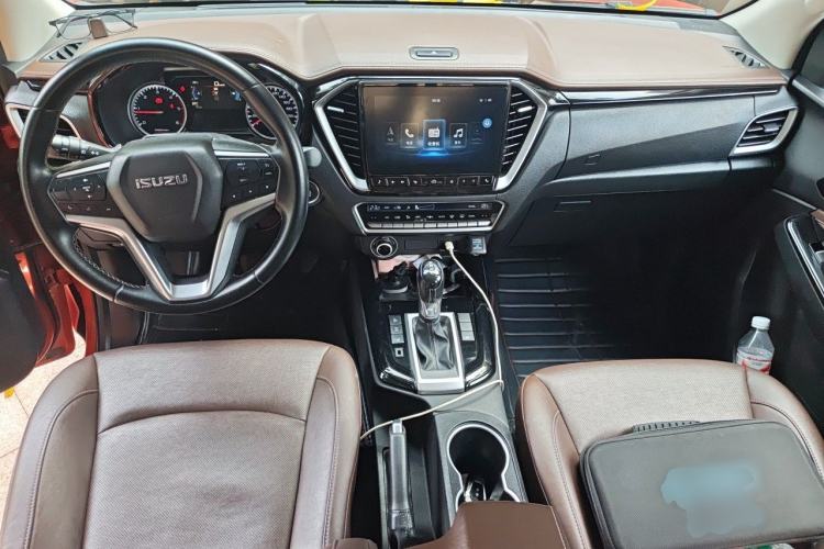 Used Isuzu D-MAX 2021 1.9T Automatic 4x4 Diesel Global Changle Leading RZ4E Center Console