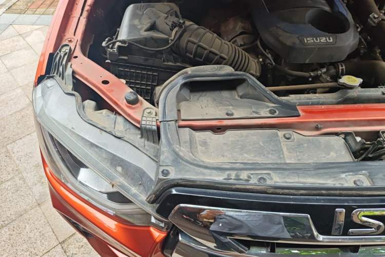 Used Isuzu D-MAX 2021 1.9T Automatic 4x4 Diesel Global Changle Leading RZ4E Engine Bay Right