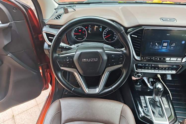 Used Isuzu D-MAX 2021 1.9T Automatic 4x4 Diesel Global Changle Leading RZ4E Steering Wheel
