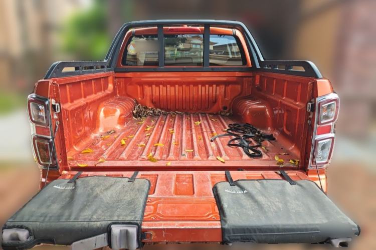 Used Isuzu D-MAX 2021 1.9T Automatic 4x4 Diesel Global Changle Leading RZ4E Trunk