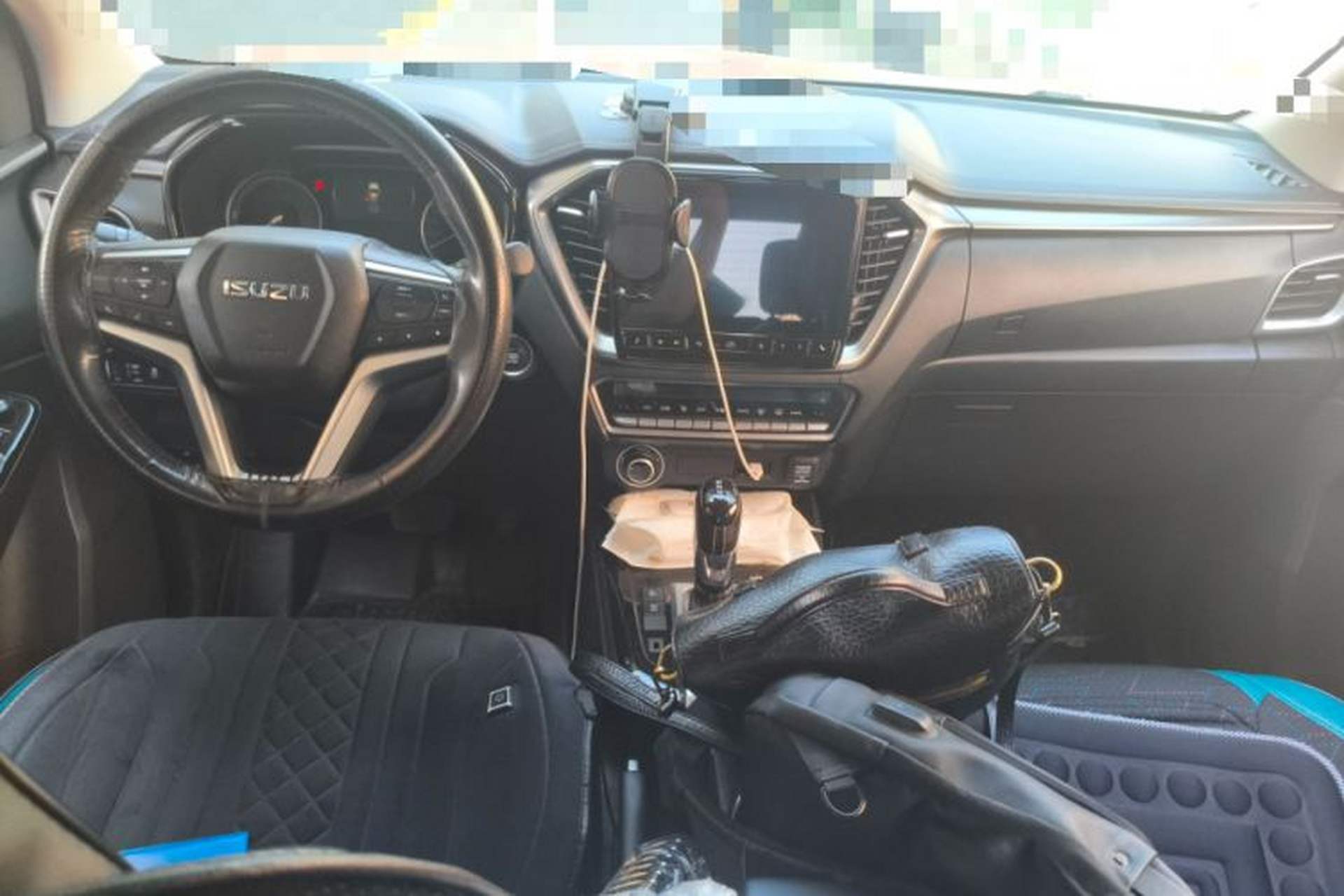 Used Isuzu D-MAX 2021 1.9T Automatic 4x4 Diesel Global Huan Dong RZ4E Interior 2