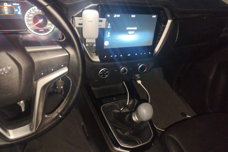 Used Isuzu D-MAX 2021 1.9T Manual Two-Wheel Drive Diesel Global Dynamic RZ4E Audio And AC Panel