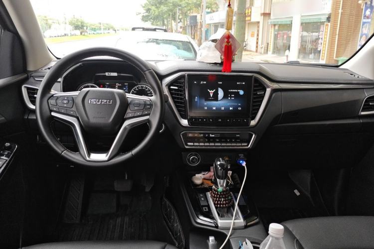 Used Isuzu D-MAX 2021 1.9T Automatic 4x4 Diesel Global Changle Leading RZ4E Center Console