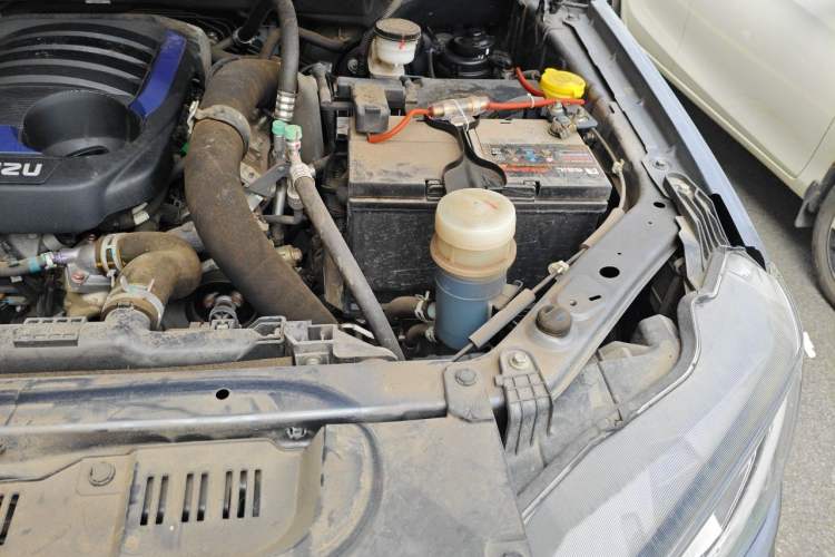 Used Isuzu D-MAX 2021 1.9T Automatic 4x4 Diesel Global Changle Leading RZ4E Engine Bay Left