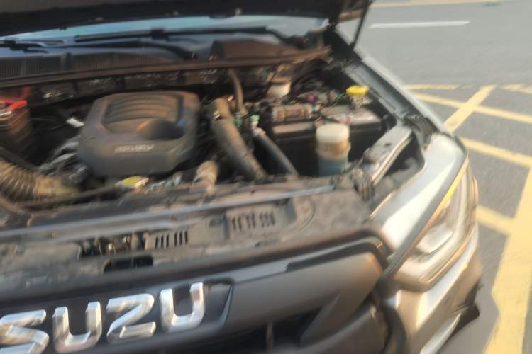Used Isuzu D-MAX 2021 1.9T Automatic 4x4 Diesel Global Huan Dong RZ4E Engine Bay Left