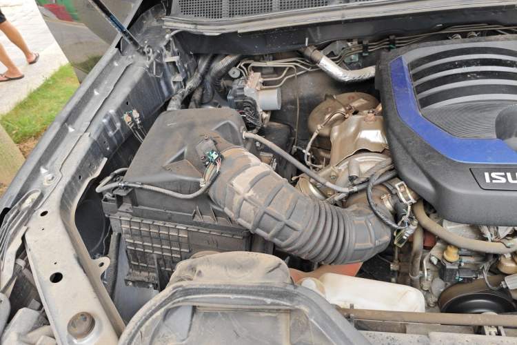 Used Isuzu D-MAX 2021 1.9T Automatic 4x4 Diesel Global Changle Leading RZ4E Engine Bay Right