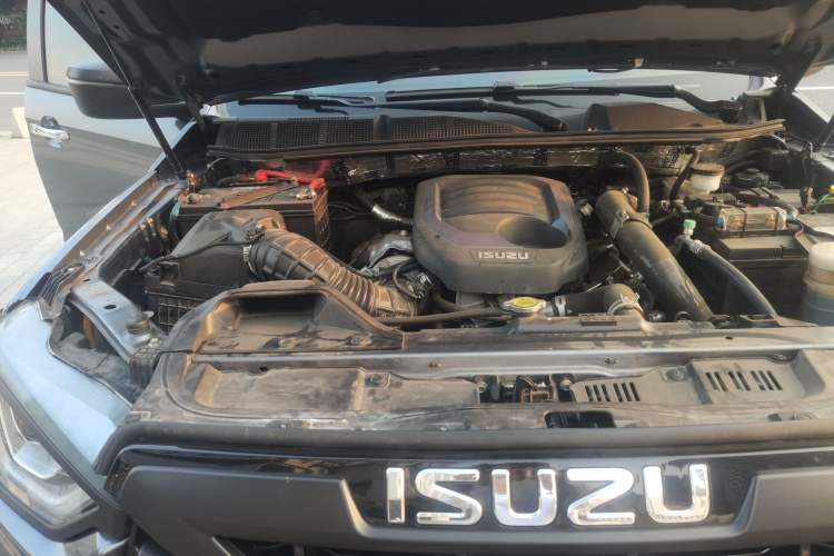 Used Isuzu D-MAX 2021 1.9T Automatic 4x4 Diesel Global Huan Dong RZ4E Engine Bay Right