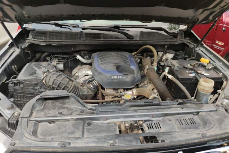 Used Isuzu D-MAX 2021 1.9T Manual 4x4 Diesel Global Dynamic RZ4E Engine Bay
