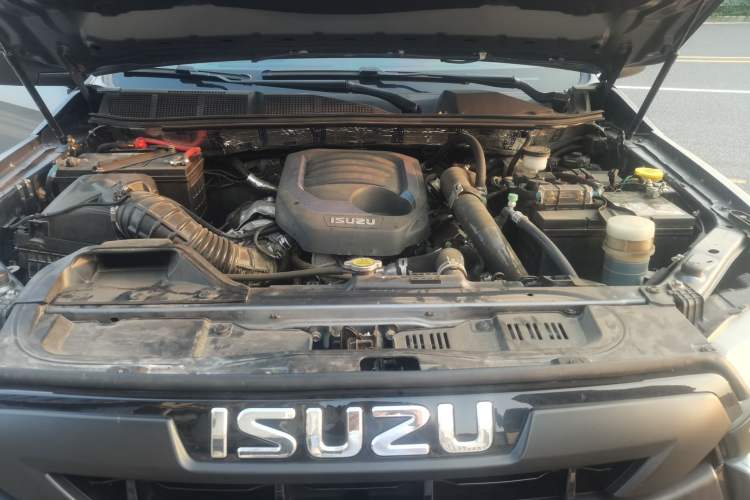 Used Isuzu D-MAX 2021 1.9T Automatic 4x4 Diesel Global Huan Dong RZ4E Engine Bay