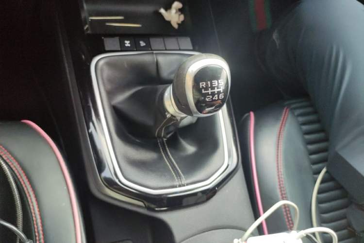Used Isuzu D-MAX 2021 1.9T Manual 4x4 Diesel Global Dynamic RZ4E Gear Lever