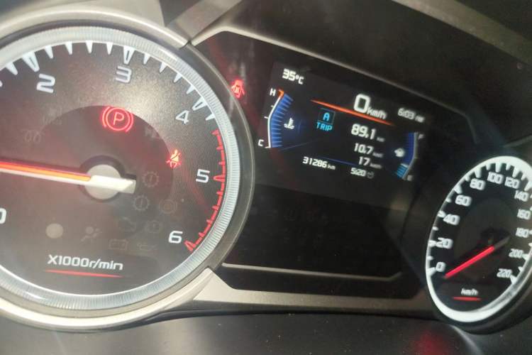 Used Isuzu D-MAX 2021 1.9T Manual Two-Wheel Drive Diesel Global Dynamic RZ4E Odometer Close Up
