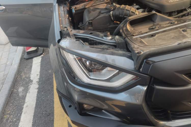 Used Isuzu D-MAX 2021 1.9T Automatic 4x4 Diesel Global Huan Dong RZ4E Right Front Headlight