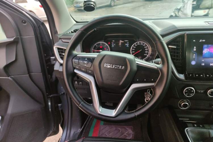 Used Isuzu D-MAX 2021 1.9T Manual 4x4 Diesel Global Dynamic RZ4E Steering Wheel