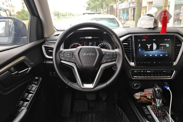 Used Isuzu D-MAX 2021 1.9T Automatic 4x4 Diesel Global Changle Leading RZ4E Steering Wheel
