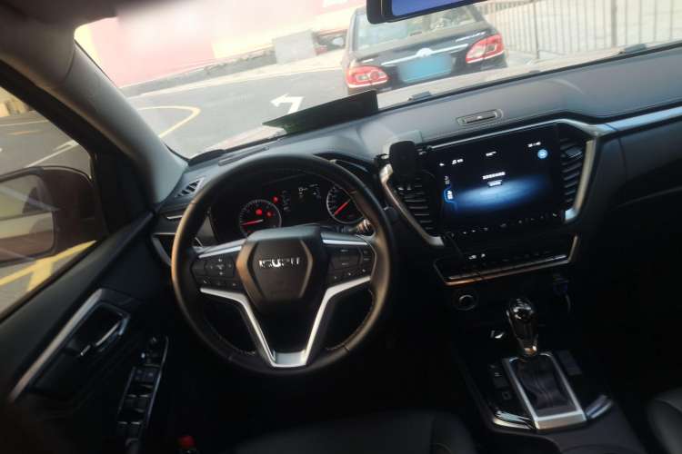 Used Isuzu D-MAX 2021 1.9T Automatic 4x4 Diesel Global Huan Dong RZ4E Steering Wheel