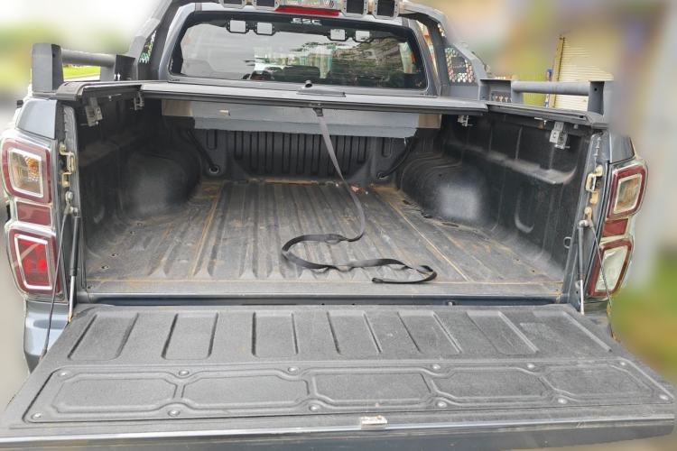 Used Isuzu D-MAX 2021 1.9T Automatic 4x4 Diesel Global Changle Leading RZ4E Trunk