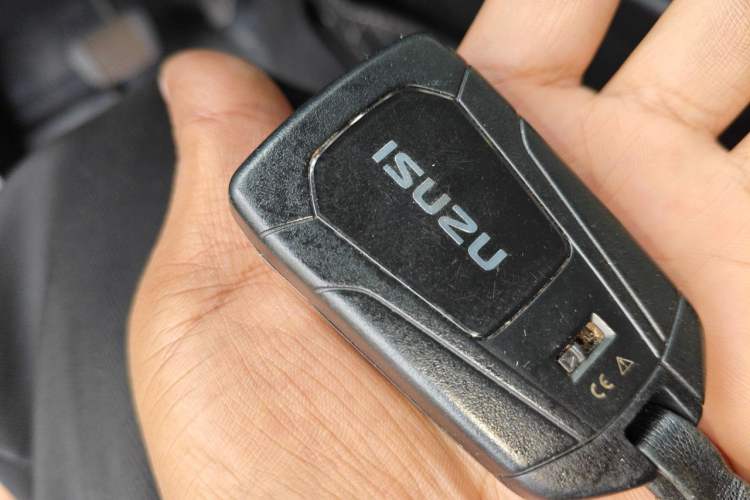 Used Isuzu D-MAX 2021 1.9T Automatic 4x4 Diesel Global Changle Leading RZ4E Vehicle Key