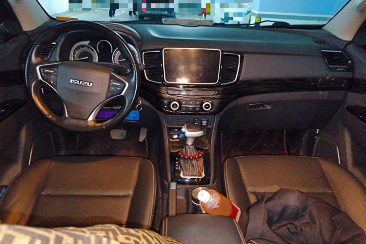 Used Isuzu D-MAX 2021 1.9T Automatic 4x4 Diesel Global Huan Dong RZ4E Center Console
