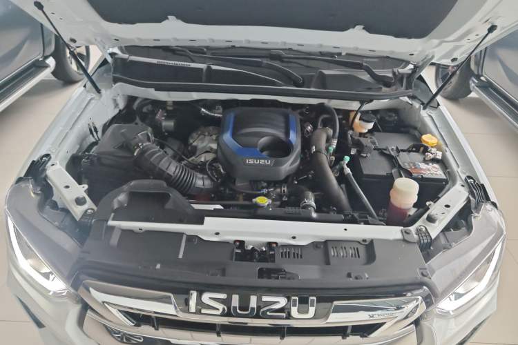 Used Isuzu D-MAX 2021 1.9T Automatic 4x4 Diesel Global Changle Leading RZ4E Engine Bay