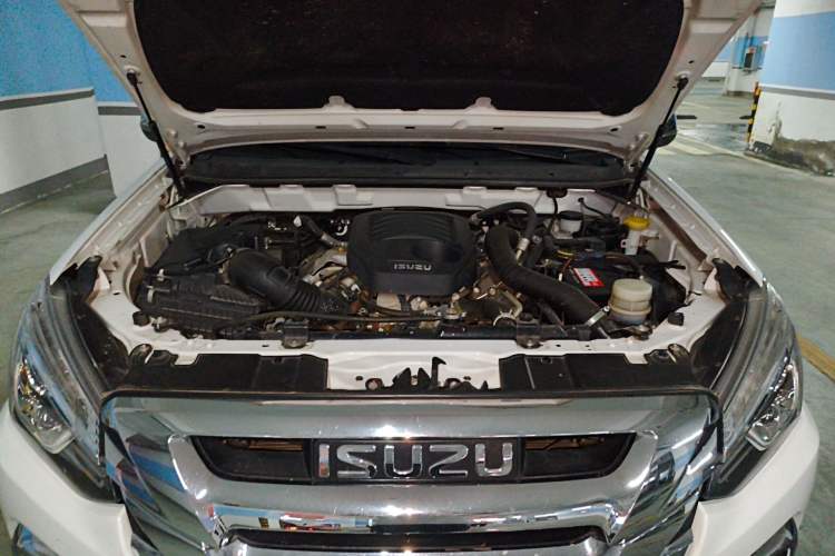 Used Isuzu D-MAX 2021 1.9T Automatic 4x4 Diesel Global Huan Dong RZ4E Engine Bay
