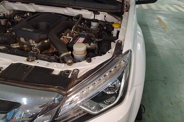Used Isuzu D-MAX 2021 1.9T Automatic 4x4 Diesel Global Huan Dong RZ4E Engine Bay Left