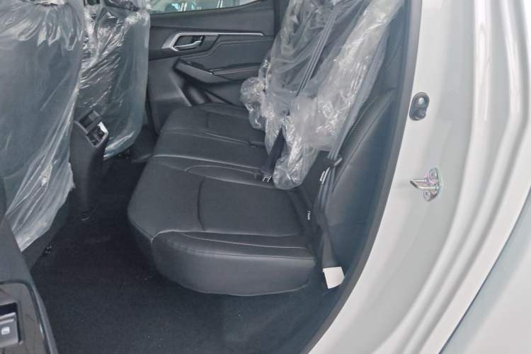 Used Isuzu D-MAX 2021 1.9T Automatic 4x4 Diesel Global Changle Leading RZ4E Interior 1