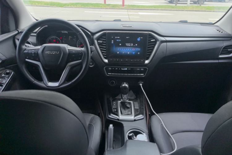 Used Isuzu D-MAX 2021 1.9T Automatic 4x4 Diesel Global Huan Dong RZ4E Center Console