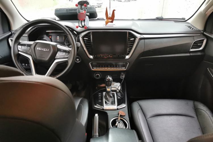 Used Isuzu D-MAX 2021 1.9T Automatic 4x4 Diesel Global Changle Leading RZ4E Center Console