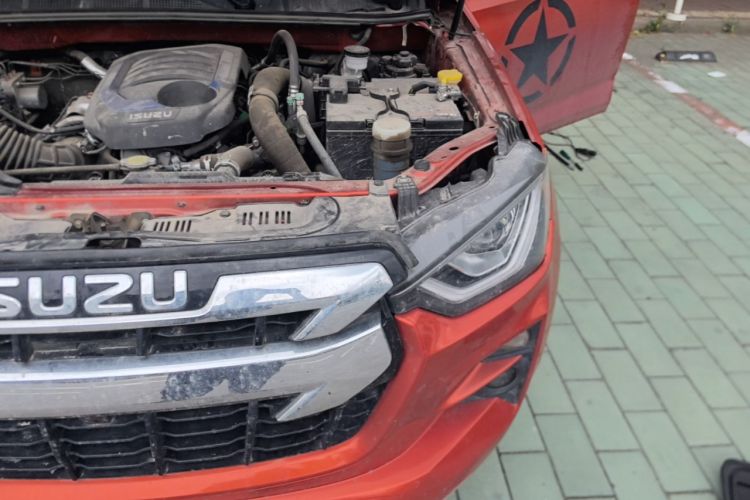 Used Isuzu D-MAX 2021 1.9T Automatic 4x4 Diesel Global Huan Dong RZ4E Engine Bay Left